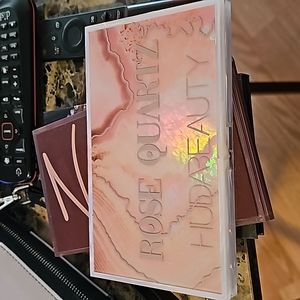 Huda Beauty Rose Quartz eyeshadow palette